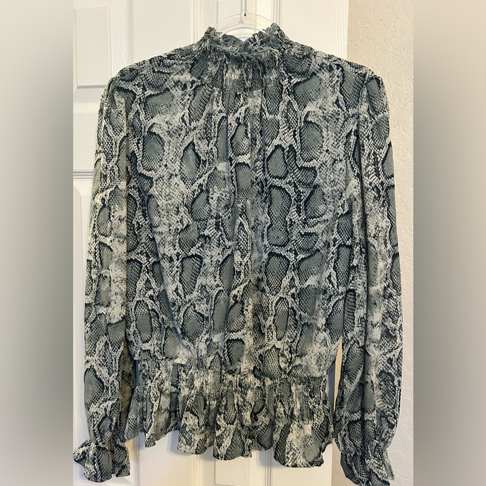eesome Green, Black, & White Snake-Print Peplum Blouse